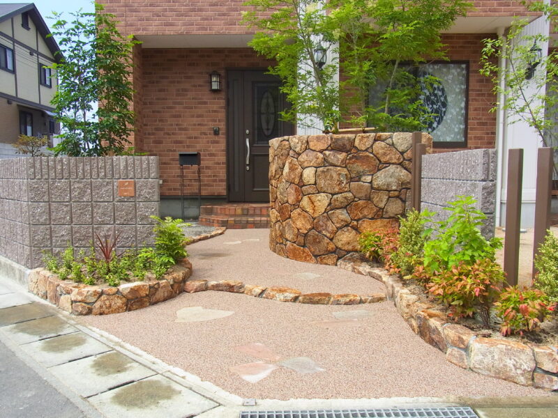 石積みの門壁が美しいナチュラル外構 愛媛県 新居浜市 外構工事